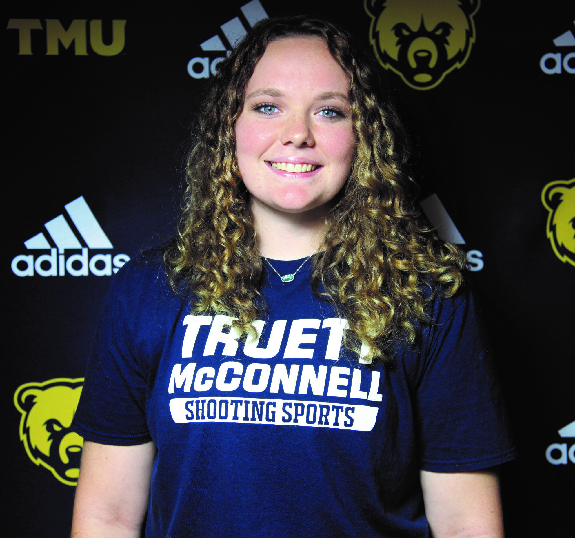 victoria robertson - headshot (2)